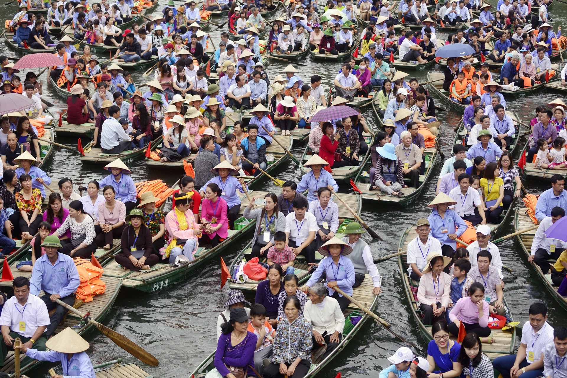 le hoi Trang An nhin tu tren cao anh 4