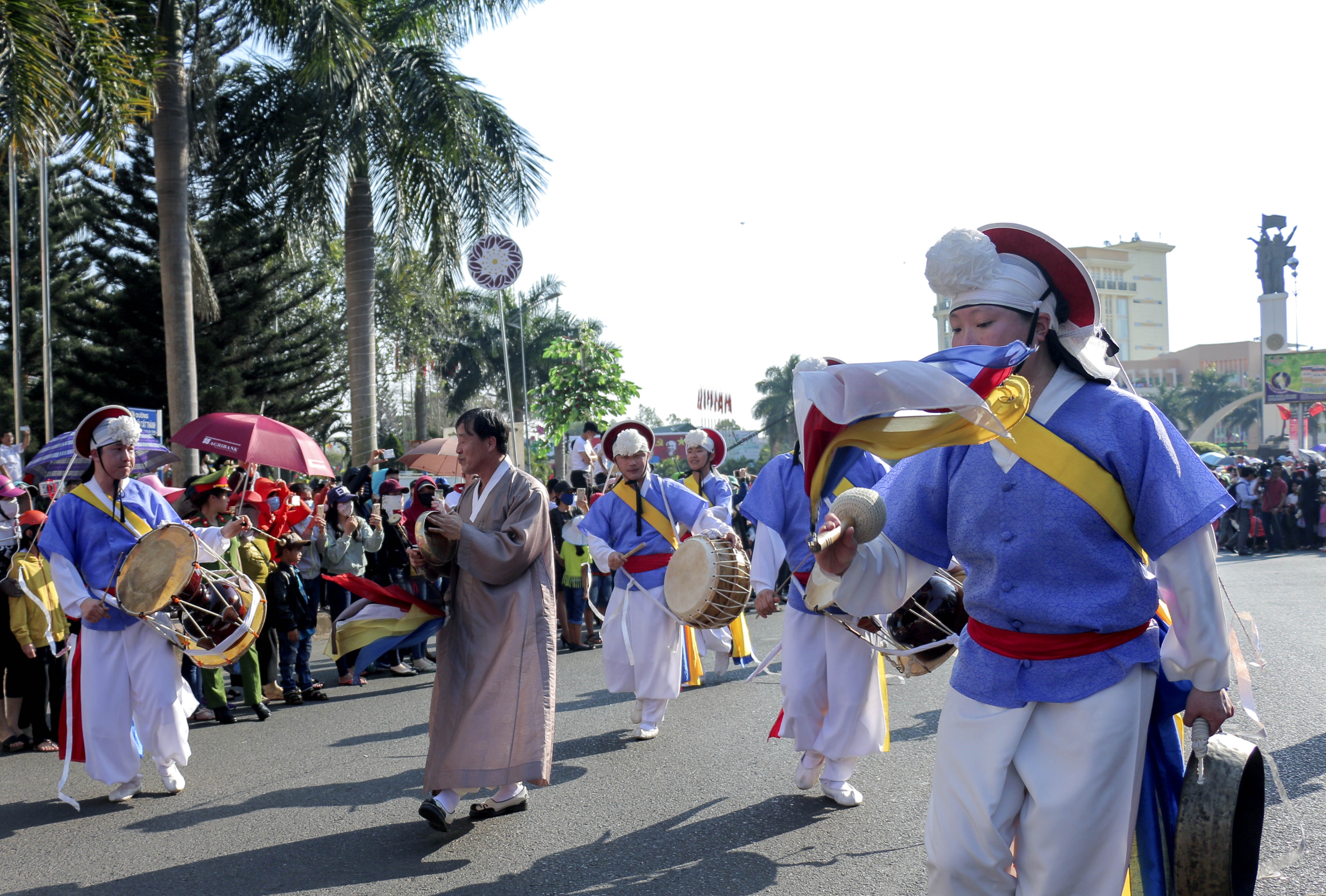 Le hoi duong pho Buon Ma Thuot anh 11