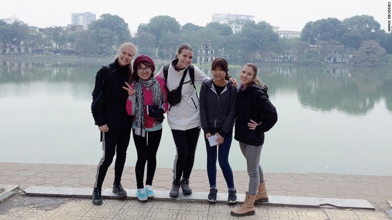 Tour Ha Noi mien phi voi sinh vien len CNN anh 1