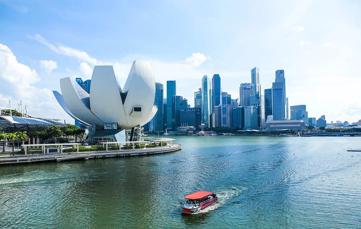 Crystal Universal o Singapore anh 1