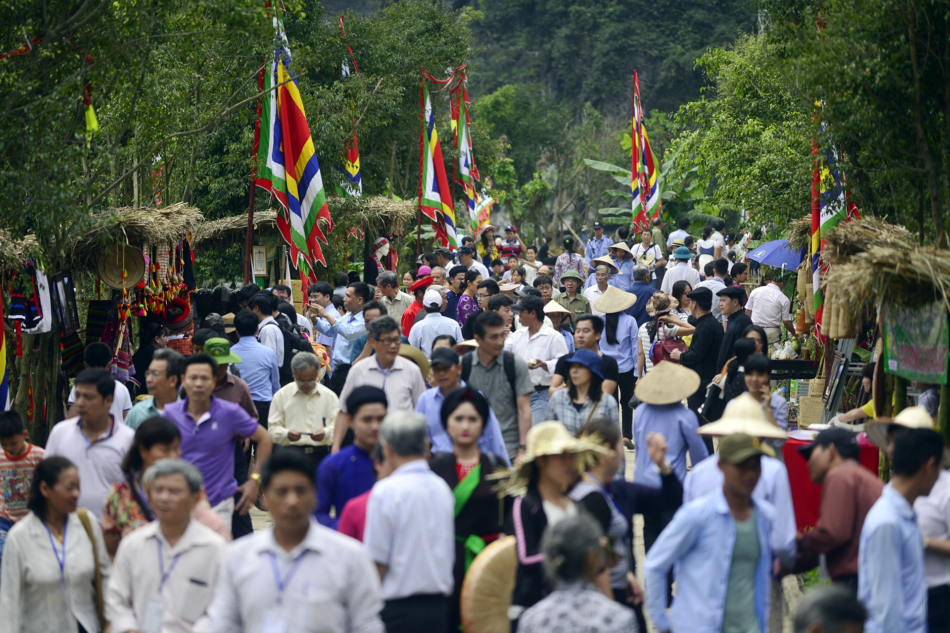 le hoi Trang An nhin tu tren cao anh 2