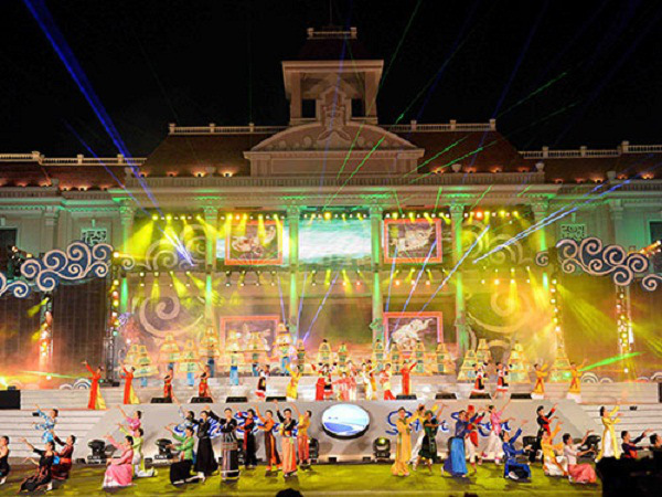 festival-bien-nha-trang-2015-noi-thang-hoa-cua-tinh-yeu-hoa-binh-va-sang-tao-3