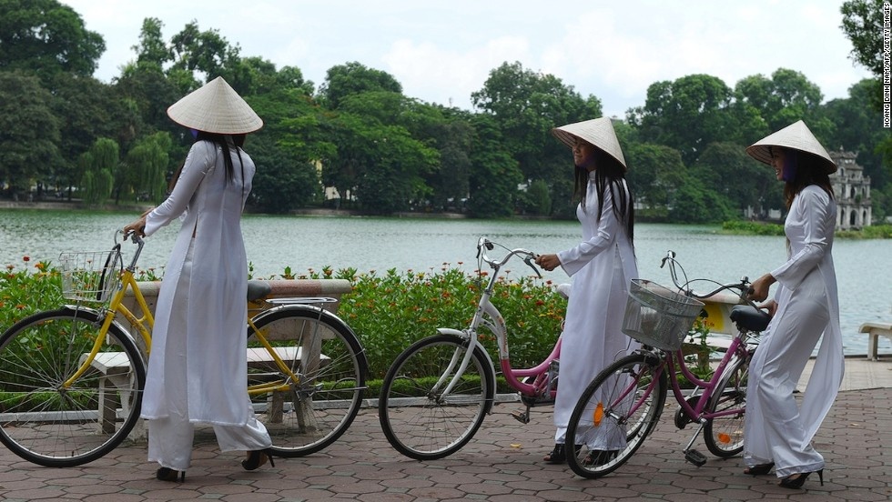 Tour Ha Noi mien phi voi sinh vien len CNN anh 5