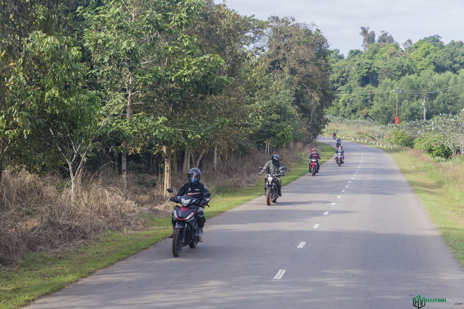 Dap xe 25km xuyen rung anh 1