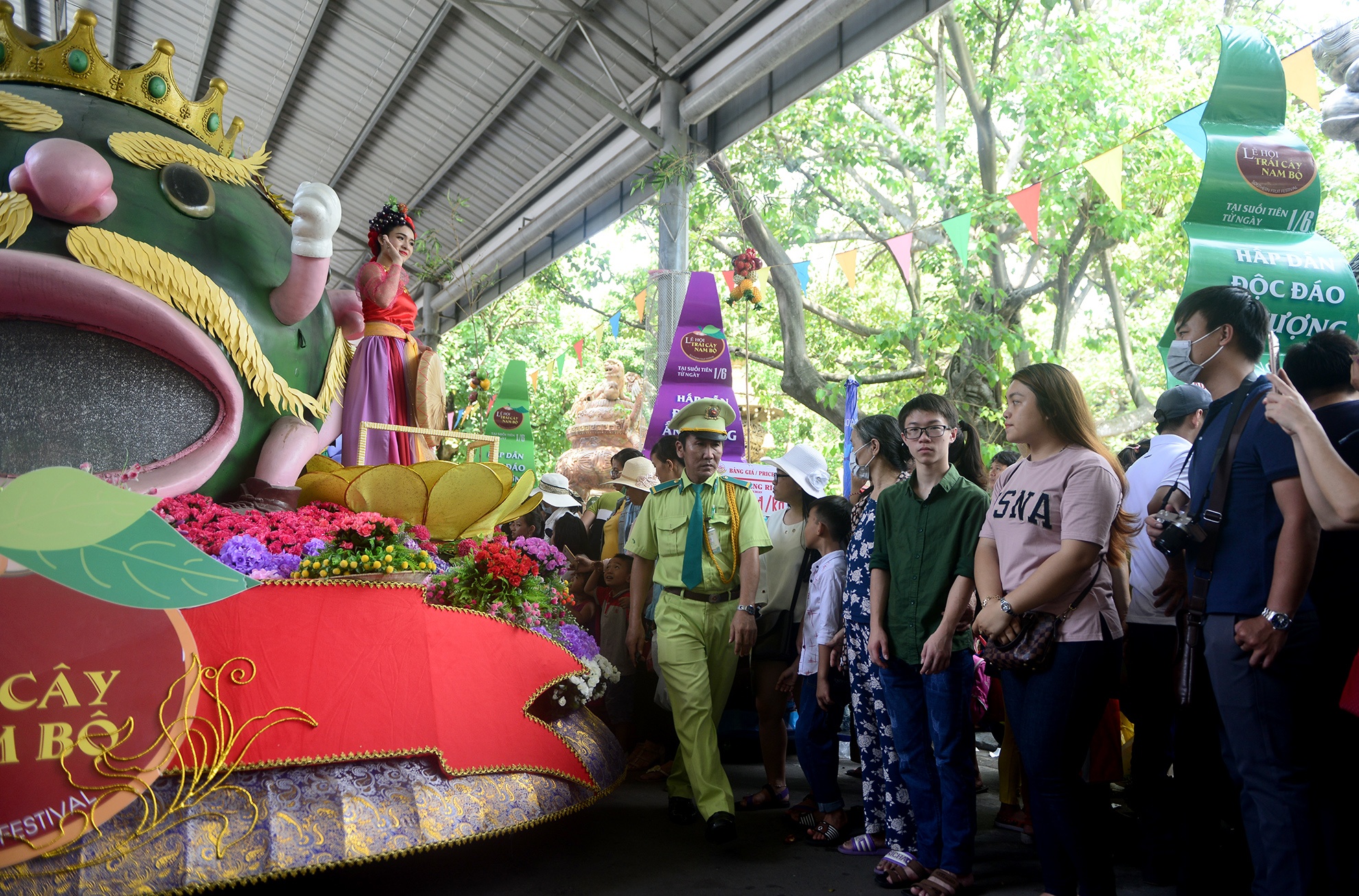 Cac nang tien ruc ro tai le hoi trai cay o Sai Gon anh 14