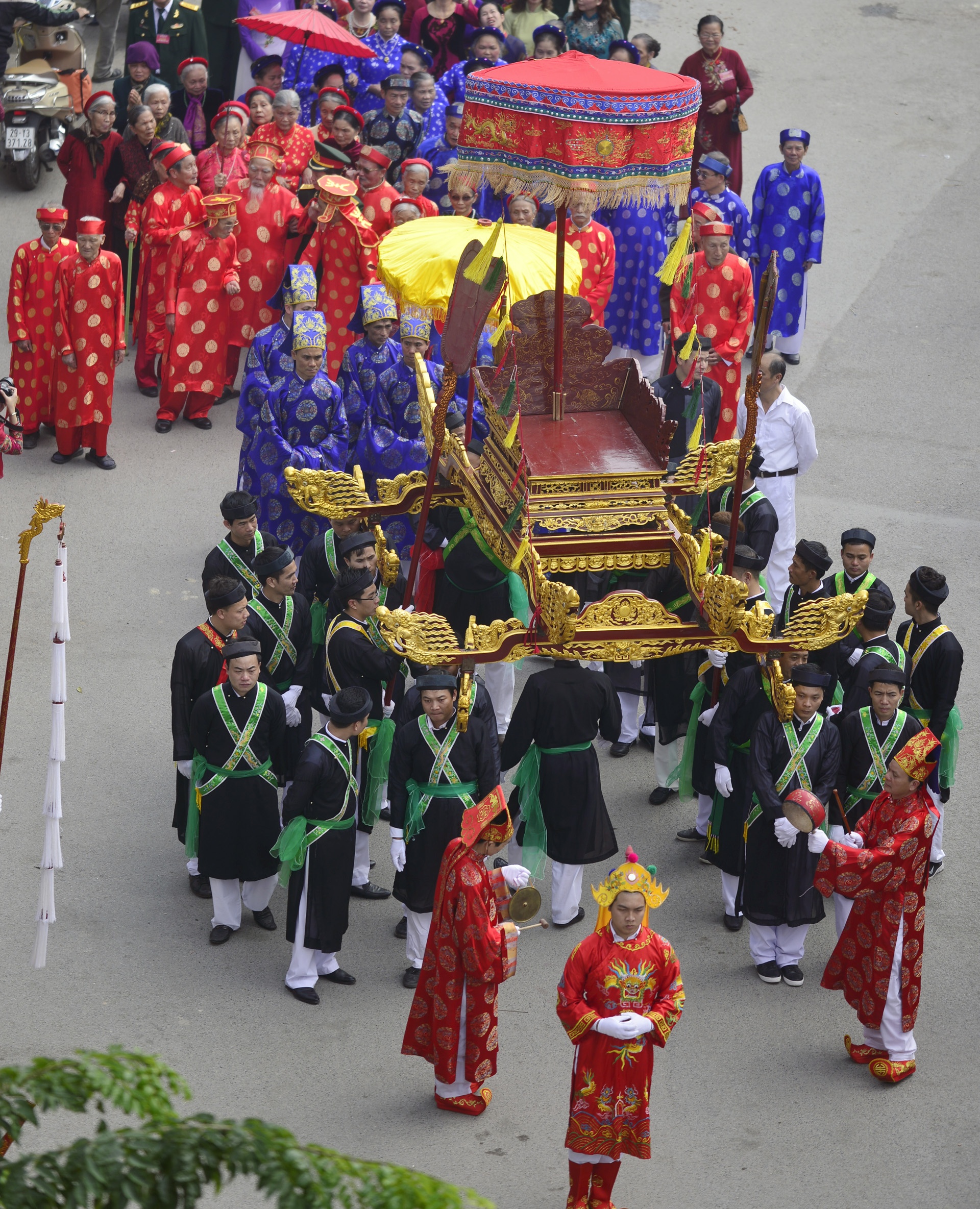 cac chang trai to son, chit khan mo qua anh 11