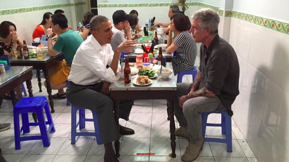 Obama an bun cha Ha Noi anh 1