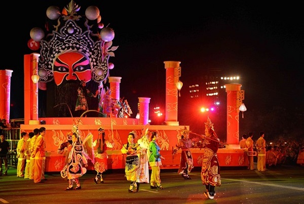 festival-bien-nha-trang-2015-noi-thang-hoa-cua-tinh-yeu-hoa-binh-va-sang-tao-5