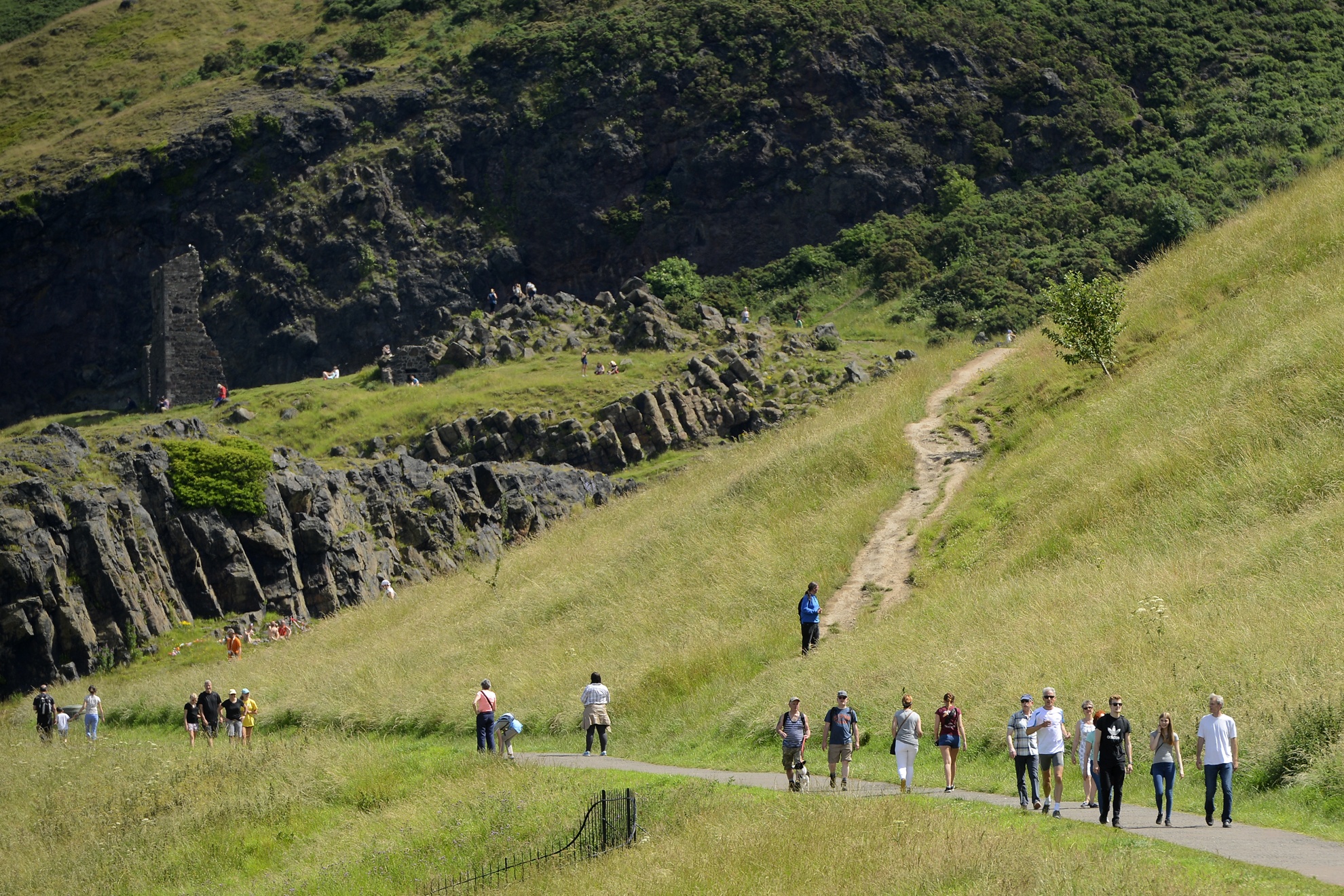 Ngam thanh co Edinburgh tu dinh Arthur's Seat anh 2