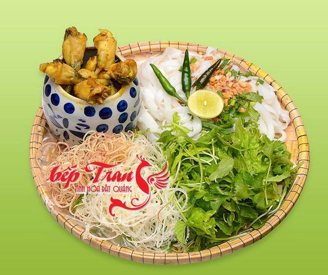 Mì Quảng ếch là món nổi bật nhất tại quán Trang