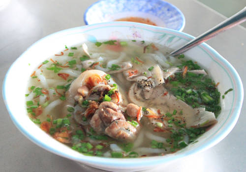 Bánh canh giò heo Long Hương. Ảnh: VnExpress