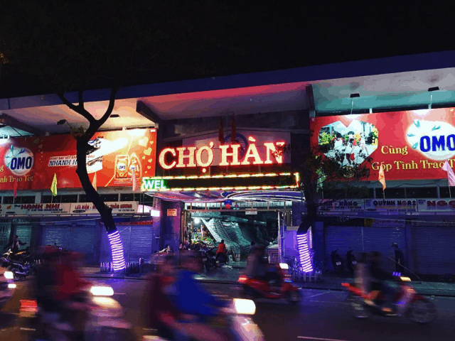 Chợ Hàn khi màn đêm buông xuống