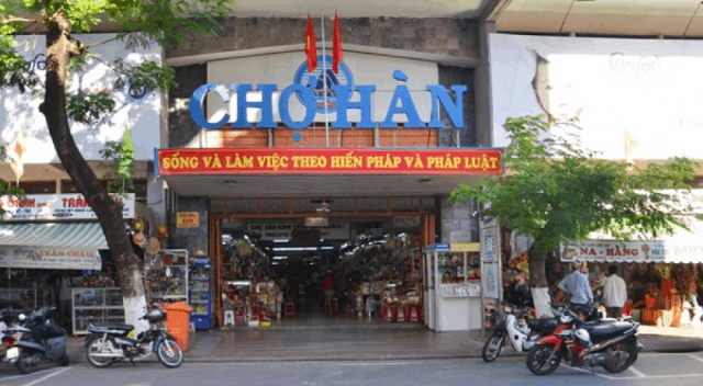 Cổng chính chợ Hàn 