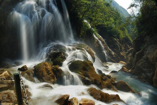 Khung cảnh thiên nhiên thơ mộng của thác Na Pao