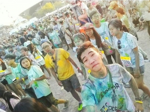 gioi tre da nang quay het minh trong le hoi color me run