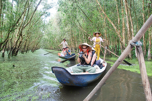 Mùa nước nổi quyến rũ biết bao du khách