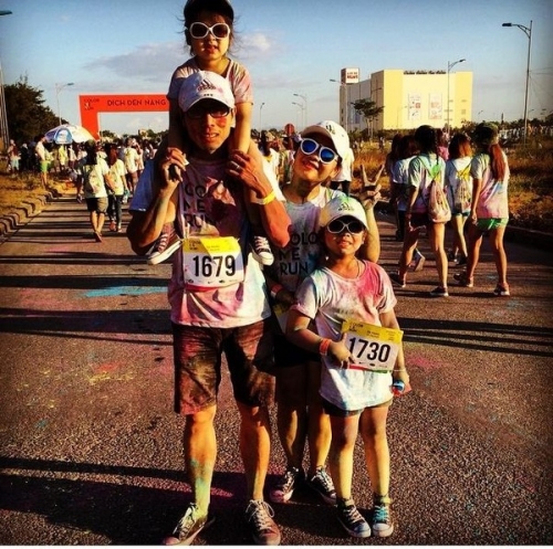 gioi tre da nang quay het minh trong le hoi color me run