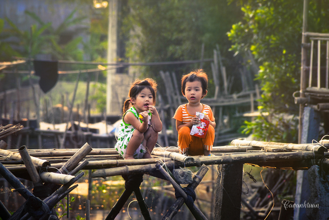 Nét hồn nhiên của trẻ nhỏ đầm Chuồn.