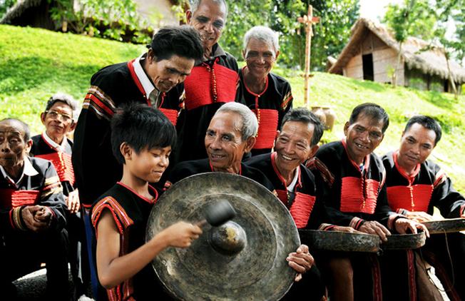 Ta sẽ hiểu thêm phần nào cuộc sống và văn hóa của người dân Đà Lạt thông qua tour cồng chiêng của đồng bào K’Ho Lạch