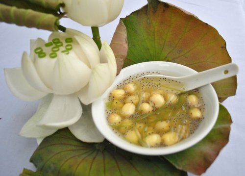 Chè sen có vị ngọt thanh và thơm mát