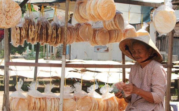 Đặc sản Bến Tre - Bánh phồng sơn đốc