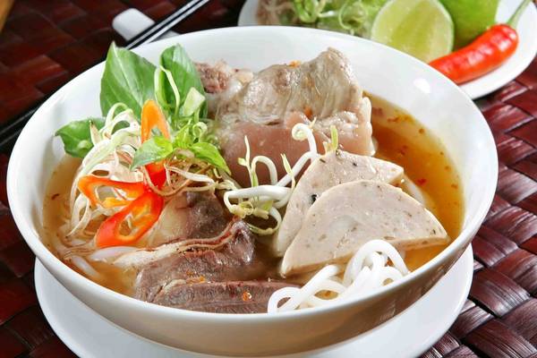 Bún bò Huế. Ảnh: tinmoi