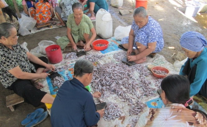 Chuẩn bị nguyên liệu để làm mắm