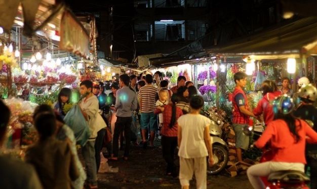toản cảnh chợ đêm Hồ Thị Kỷ
