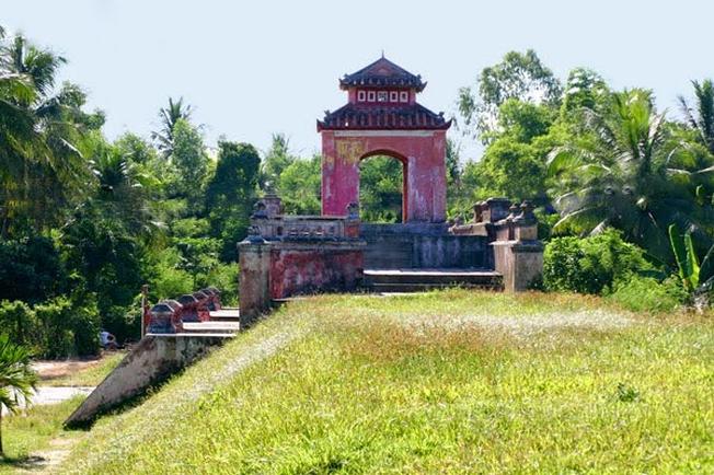 Một phần bên trong thành cổ