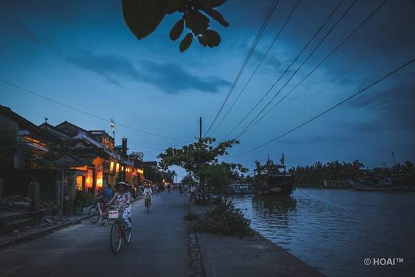 Nếu được trở lại, điều đầu tiên chắc là tôi sẽ lại cầm máy ảnh và lao ngay vào phố cổ. Nhưng lần này tôi sẽ chú trọng về con người, về cuộc sống sinh hoạt đời thường, về ẩm thực ở Hội An nhiều hơn.