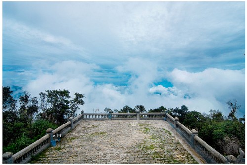 Sân mây là điểm nhìn Sa Pa tuyệt nhất.