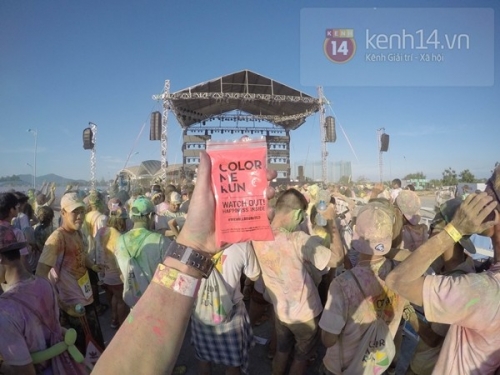 gioi tre da nang quay het minh trong le hoi color me run