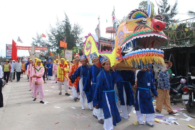 Lễ hội Long Chu trừ ôn, tống dịch của dân ven biển Hội An