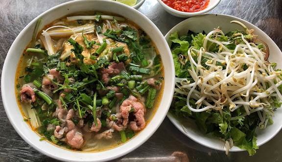 Bún bò Huế O Phượng