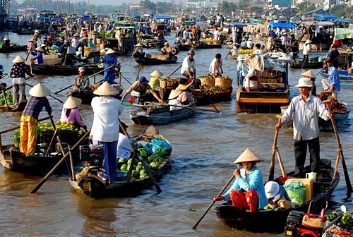 Chợ nổi Long Xuyên, điểm đến cho những ai thích khám phá chợ nổi nguyên sơ, chân chất. Ảnh: Dulichhanhtrinhviet