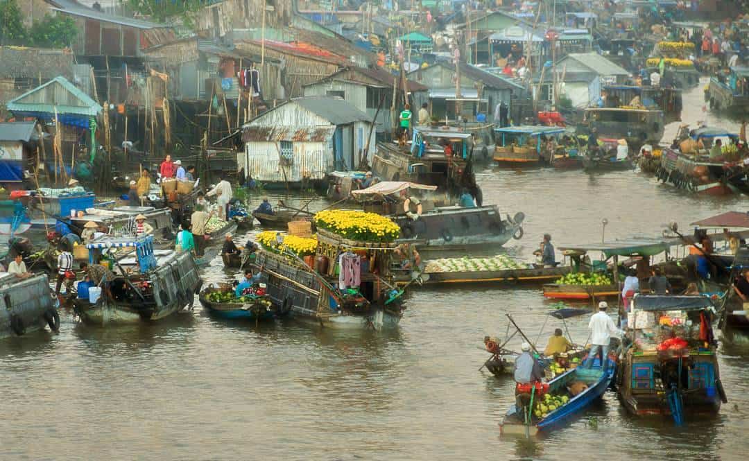 Khu chợ nổi nhưng cũng không thiếu bất cứ thứ gì như những khu chợ thường đâu nhé!