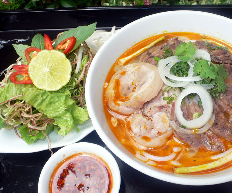 bún bò Ấp Ánh Sáng