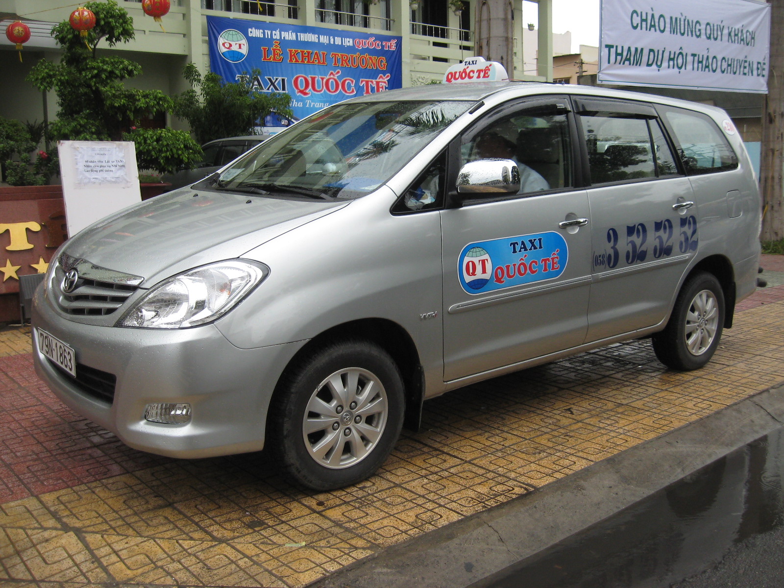 Taxi Quốc Tế.