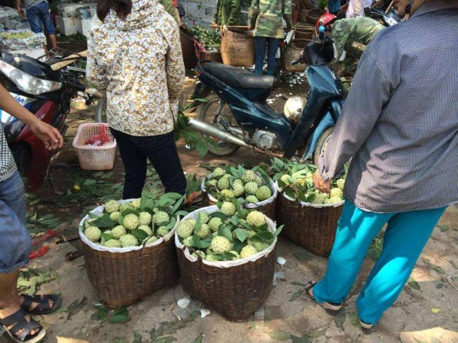 Người bán na tại chợ Đồng Bành phần lớn là phụ nữ