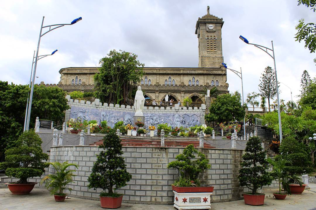 Nhà thờ đá Nha Trang.