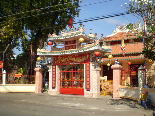 Cổng đền