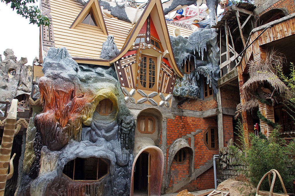 Biệt thự Hằng Nga hay còn gọi là crazy house.