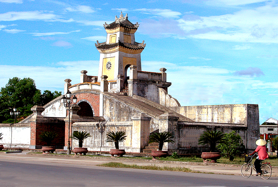 Quảng Bình Quan.