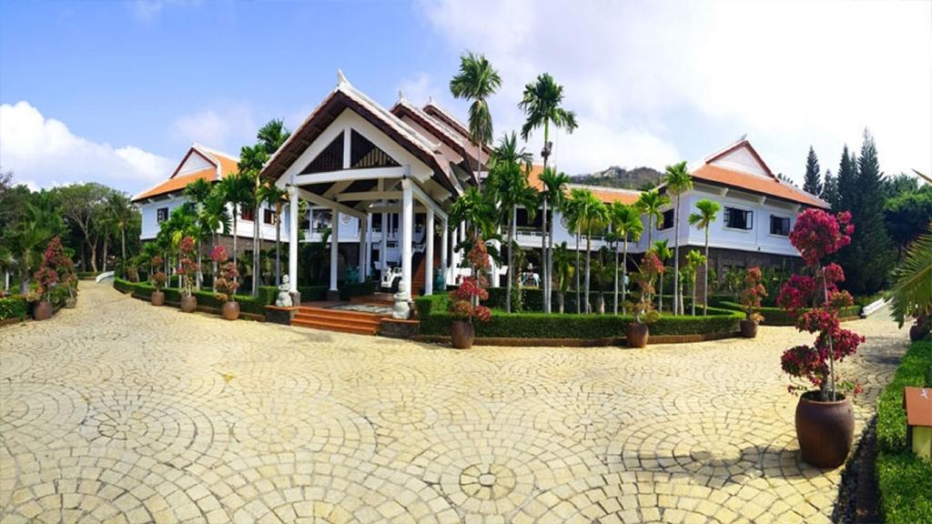 Long Hai Beach Resort.