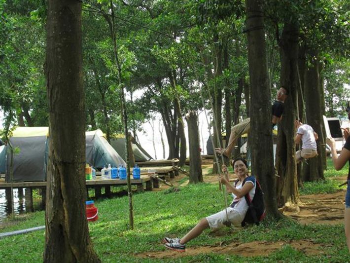 Tại đây có hẳn một khu riêng biệt làm nơi phục vụ cho các cuộc picnic, đốt lửa trại của giới sinh viên và giới trẻ