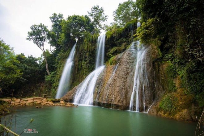 Thác nước Bản Vặt hay còn gọi là Thác Dải Yếm - Điểm du lịch Mộc Châu hấp dẫn.