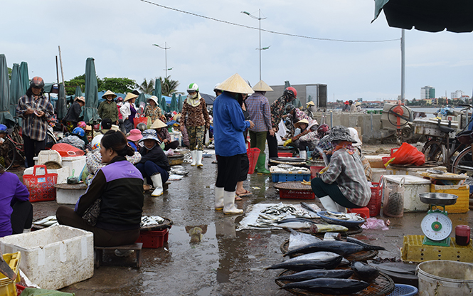 Cuộc sống mưu sinh ở chợ Đồng Hới