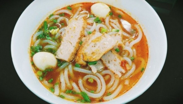 Ăn sáng ở Nha Trang với bánh canh 