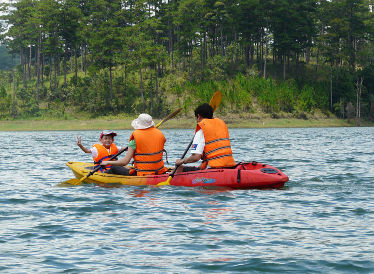 Chèo thuyền kayak và cắm trại