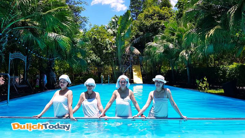 Và trải nghiệm bể bơi xanh tại Zen Resort